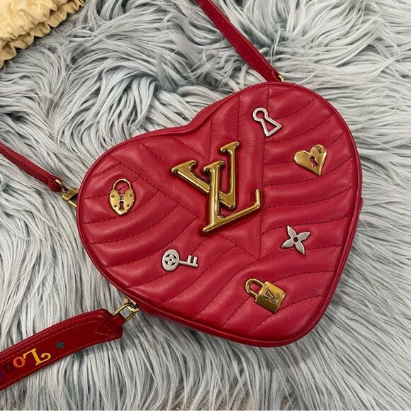 Louis Vuitton |limited edition| new wave heart crossbody bag love lock quilted - Picture 5 of 16